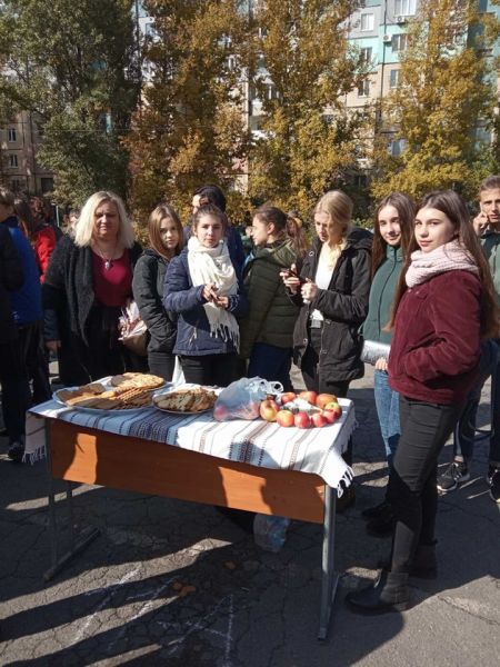 В Кривом Роге на школьной ярмарке дети собрали более 40 тысяч гривен онкобольной девочке