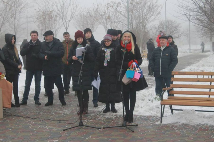 В Кривом Роге в одном из микрорайонов завершена реконструкция сквера (фото)