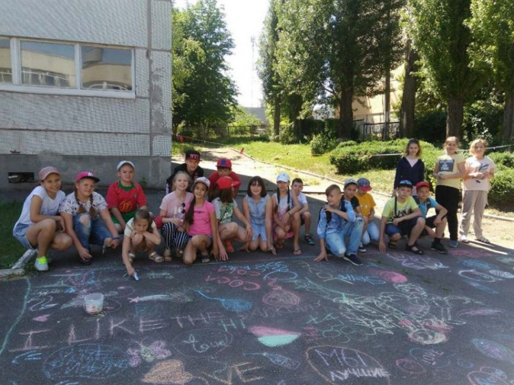 В Кривом Роге начали работу детские пришкольные лагеря