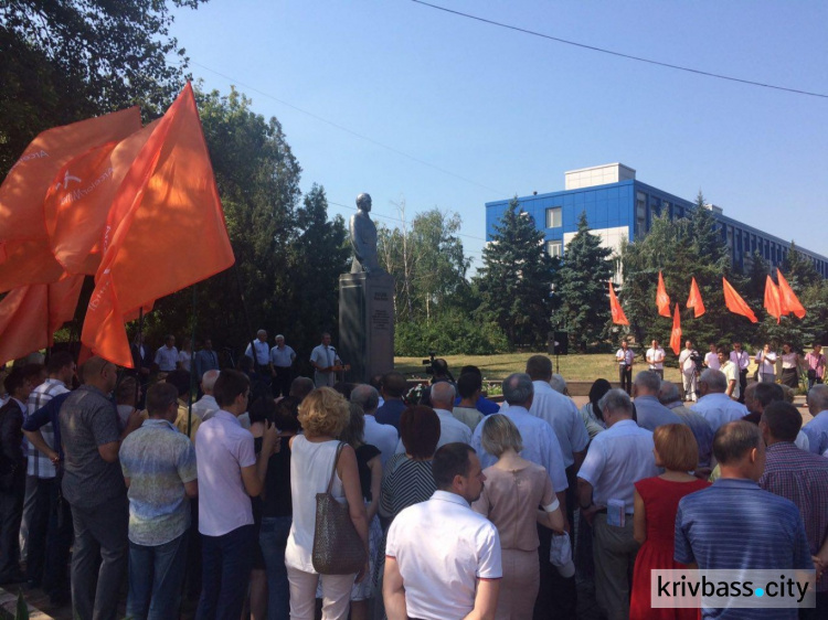 В Кривом Роге прошел торжественный митинг ПАО "АрселорМиттал Кривой Рог" (ФОТО)