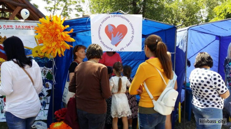 В Криворожском парке прошел фестиваль "Страна детства" (ФОТОРЕПОРТАЖ)