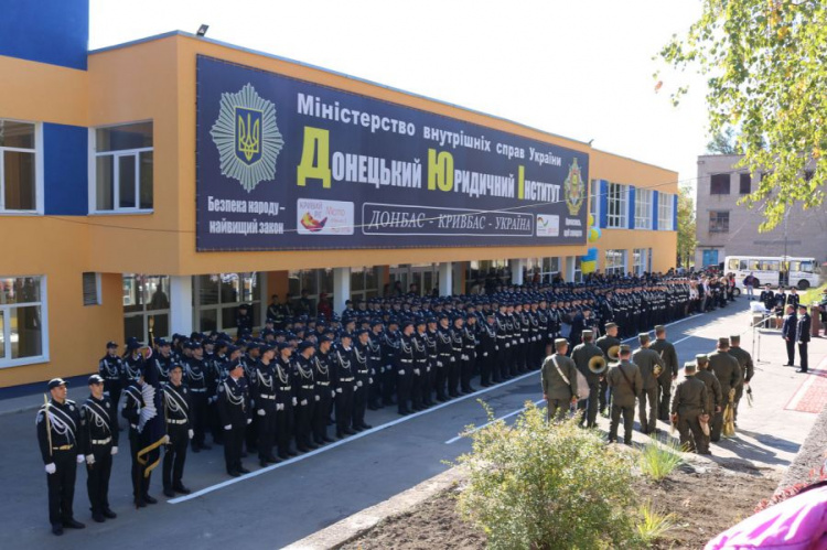 В Кривом Роге курсанты и студенты получили погоны и студенческие билеты (ФОТО)