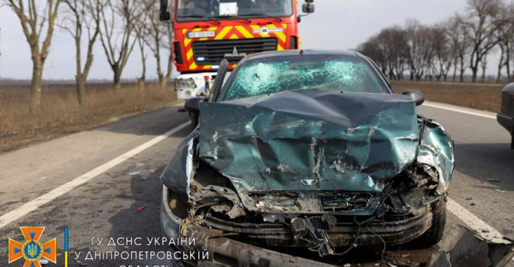 На Криворізькому шосе сталося зіткнення трьох легковиків