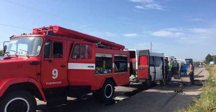 В ДТП на Днепропетровщине пострадало 13 человек 