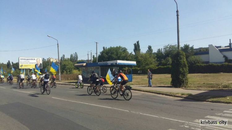 В Кривом Роге состоялся традиционный заезд представителей "Велокривбасса" ко Дню независимости Украины (ФОТОРЕПОРТАЖ)