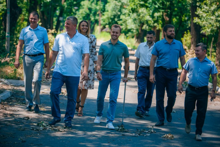 Инспекцию прошел: в Гданцевском парке Кривого Рога уже установили дом матери и ребёнка и детскую площадку