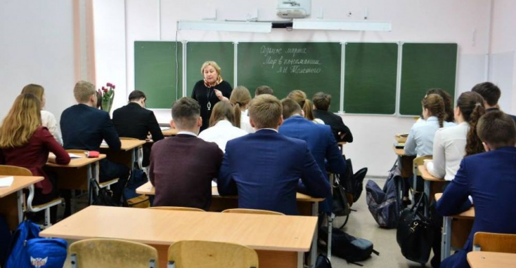 В Кривом Роге будут сообщать в полицию, если ученик не посещает школу 10 дней