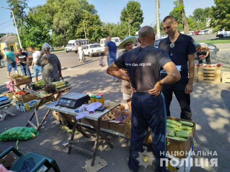 В Кривом Роге провели рейд и изъяли продукции на сумму более 26 тысяч гривен (фото)