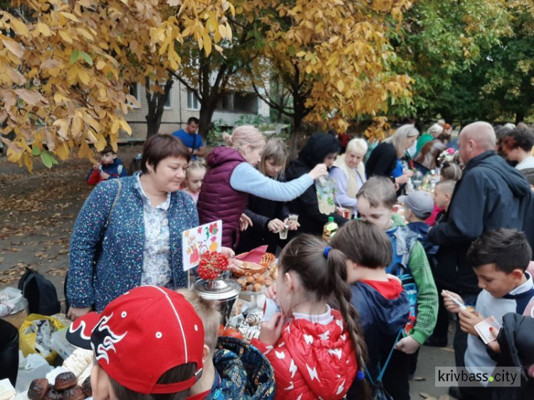 "От сердца к сердцу": в Криворожских школах начались традиционные осенние ярмарки (фото)