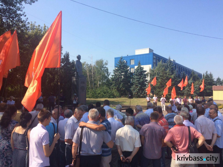 В Кривом Роге прошел торжественный митинг ПАО "АрселорМиттал Кривой Рог" (ФОТО)