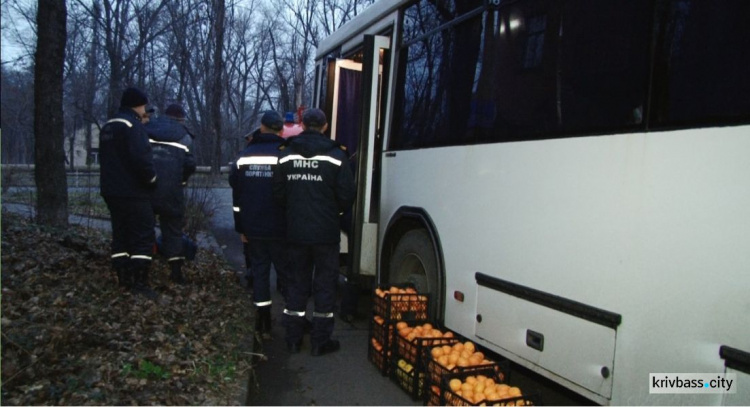 "Кривбасс-Донбассу": волонтеры из Кривого Рога посетили "серую" зону с благотворительной миссией (ФОТО+ВИДЕО)