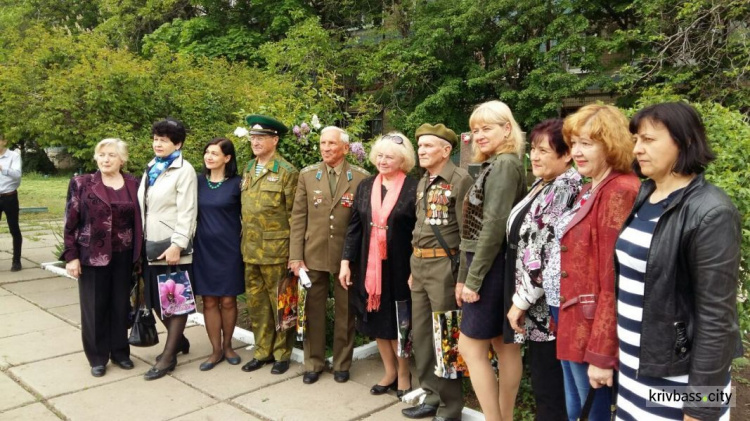 Память жива: в Покровском районе Кривого Рога прошло торжественное возложение цветов (фоторепортаж)