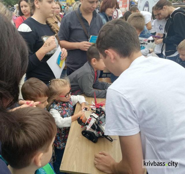 "Город профессий": юные криворожане пробовали себя в роли спасателей, врачей, модельеров и не только (ФОТО)