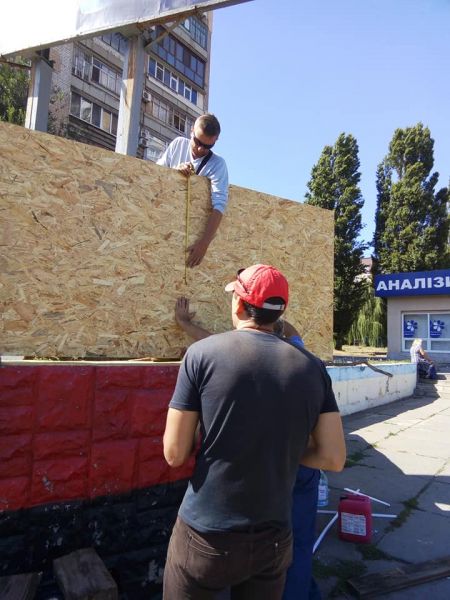 В Кривом Роге удлинили стелу с фотографиями погибших в АТО жителей Кривого Рога (фото)