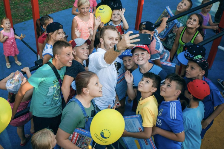 В Кривом Роге появились ещё две спортплощадки для всей семьи (фото)