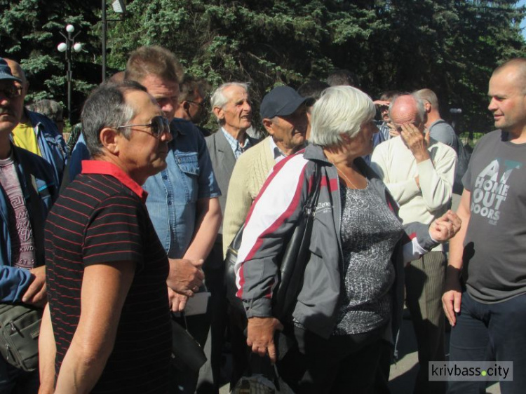 Давление, цена, порывы, акция протеста: что вызвало негодование горожан в работе Кривбассводоканала (ФОТО, ВИДЕО)