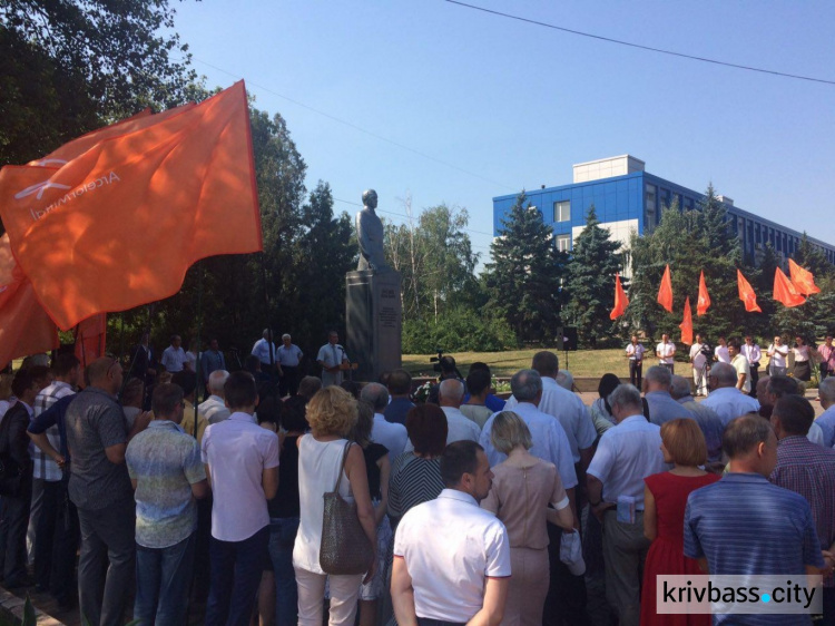 В Кривом Роге прошел торжественный митинг ПАО "АрселорМиттал Кривой Рог" (ФОТО)