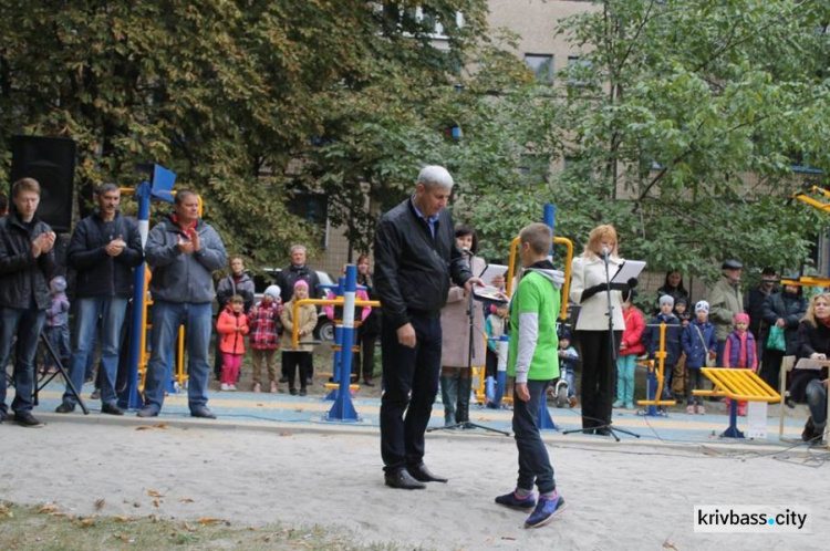 В микрорайоне Солнечный в Кривом Роге открылась тренажерная площадка (ФОТОФАКТ)