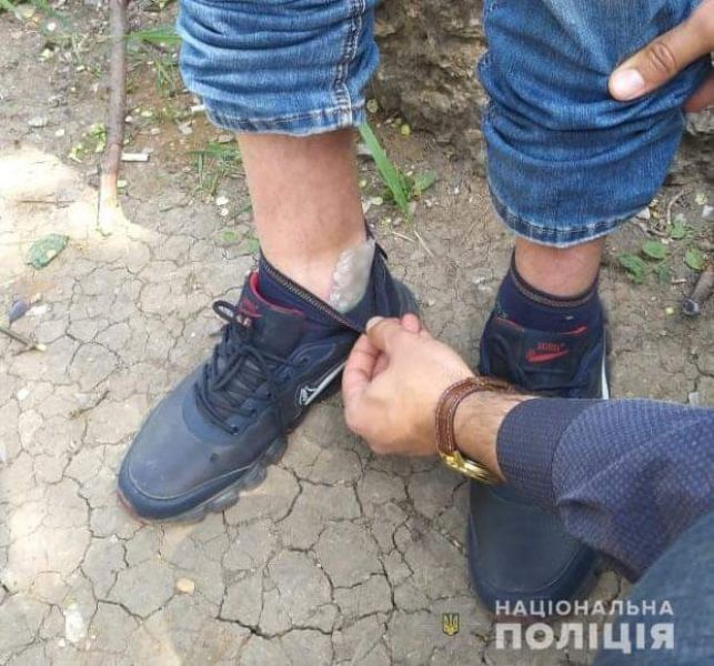 В Кривом Роге сразу в двух районах задержали мужчин с партией наркотиков (фото)