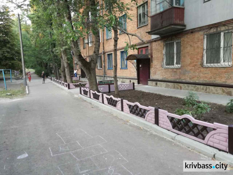 "100 дворов": в Кривом Роге появился новый уютный двор (ФОТО)