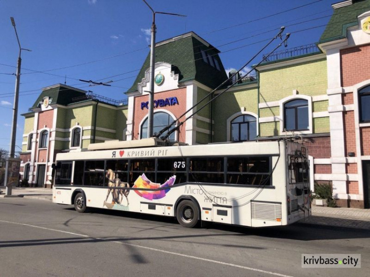 Росіяни під час обстрілу пошкодили центральний вузол КП «Міський тролейбус»: у Кривому Розі змінено рух тролейбусних маршрутів