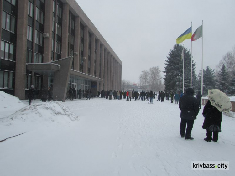 Маршрутки вместо собачьих будок: в Кривом Роге состоялась акция протеста против некачественных перевозок (фото)