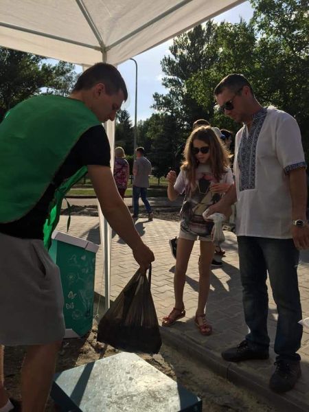 В Кривом Роге во время празднования Дня Европы было собрано большое количество крышек (ФОТО)