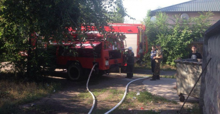 Пожар в Кривом Роге повредил сразу несколько сараев (ФОТО)