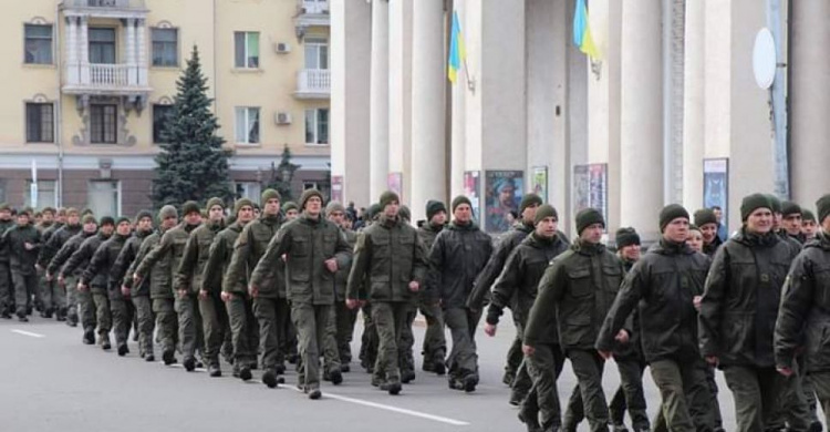 Гвардейцы поддержали акцию и прошлись по центральной улице Кривого Рога (фото)