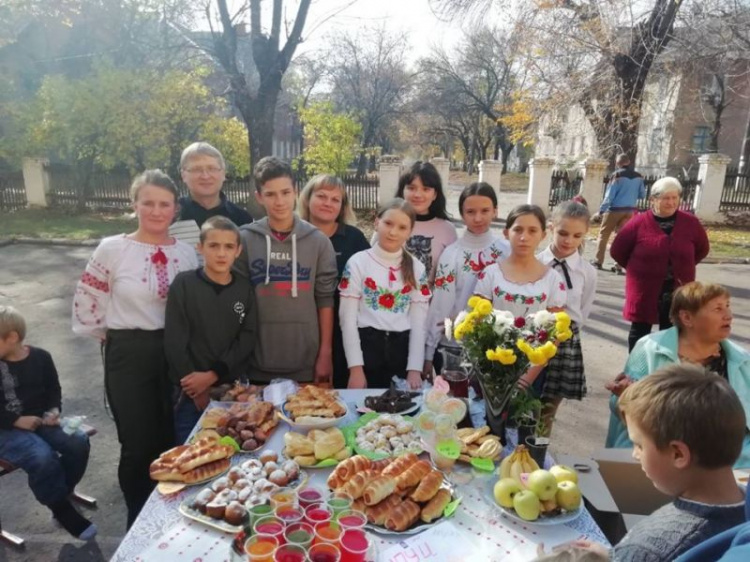 Маленькая школа с большой миссией: в Кривом Роге дети собрали деньги на лечение для онкобольной девочки