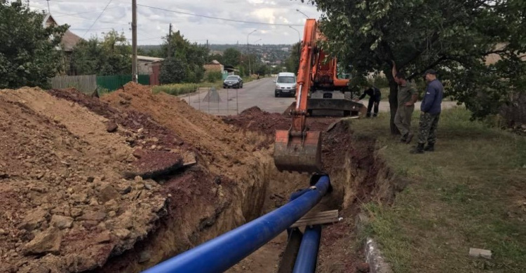 В Кривом Роге поменяли более двух километров старых труб водопровода (ФОТО)