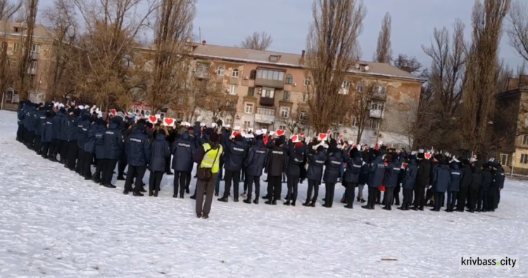 Знай наших: в Кривом Роге сформировали самое большое живое сердце Днепропетровской области (фото, видео)