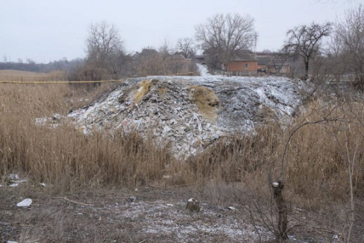 В заповедной зоне Кривого Рога устроили свалку бытовых и строительных отходов (фотофакт)