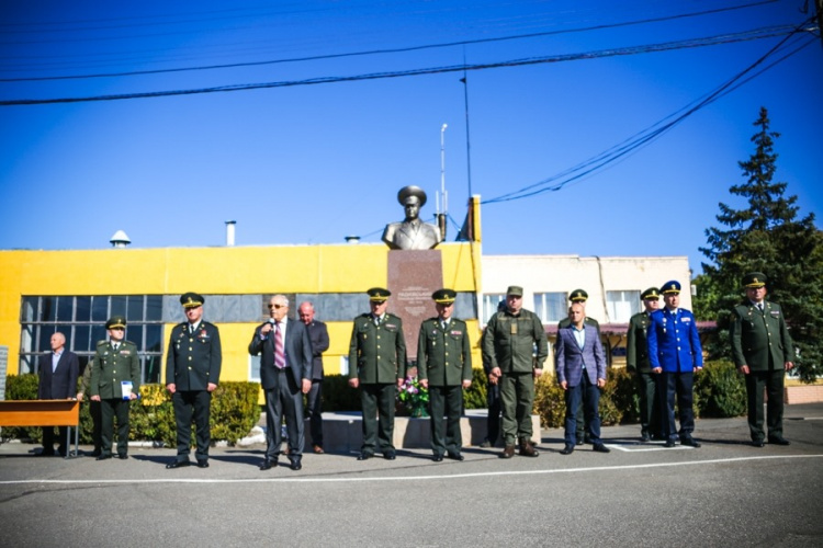 В Кривой Роге представили нового руководителя Нацгвардии области и вручили ключи от машин(фото)