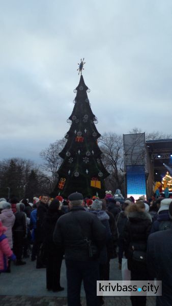 Криворожская лесная красавица: в городе прошло торжественное открытие городской ёлки (ФОТОРЕПОРТАЖ)