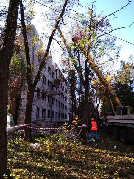 В Кривом Роге приступили к демонтажу аварийного здания (фото)