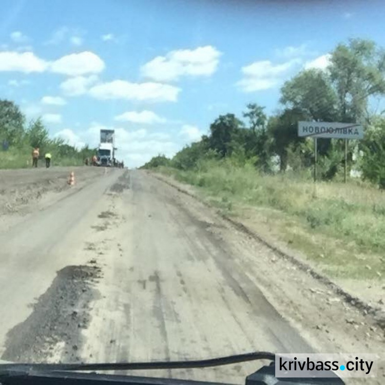 Фотофакт: как ремонтируют трассу Кривой Рог-Днепр