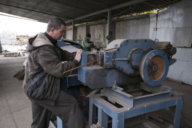 Ремонт проблемного спуска с МОПРа в парк Мершавцева в Кривом Роге проконтролировал нардеп (фото)