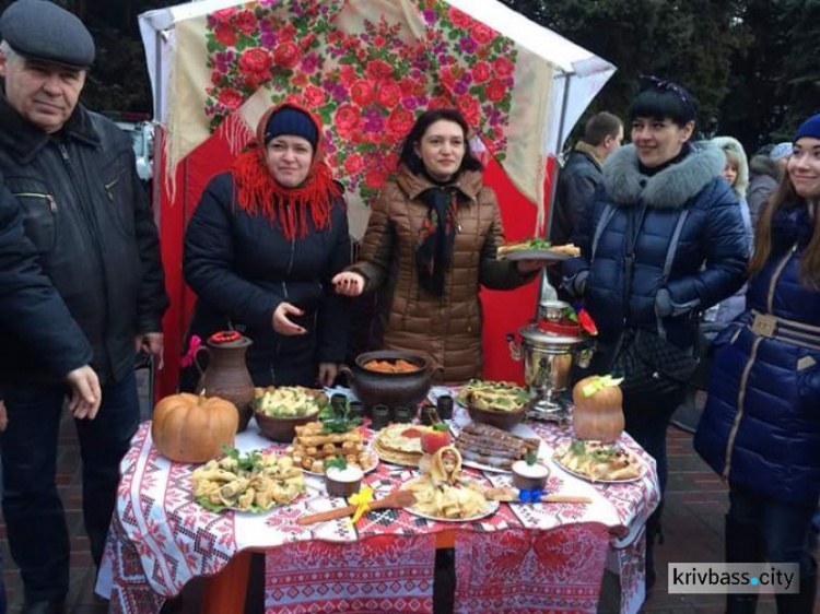 В Покровском районе Кривого Рога отмечали Масленицу народными гуляньями и с традиционными блинами (ФОТО)