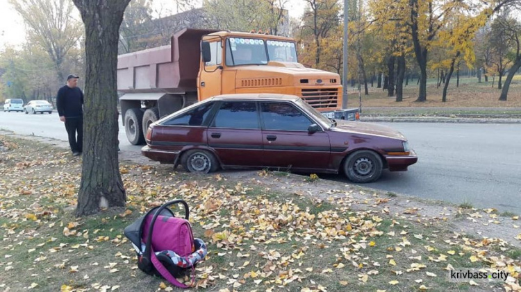 В Кривом Роге на Никопольском шоссе грузовик врезался в легковушку с младенцем (ФОТО)