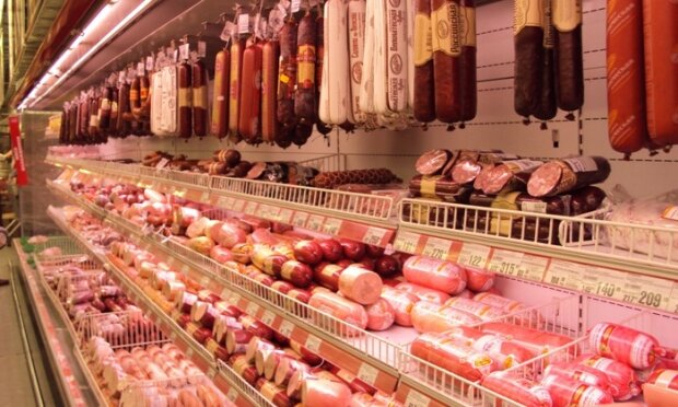 В Україні знизилися ціни на ковбасу та сир: яка вартість продуктів