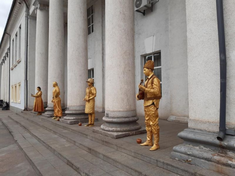 В Кривом Роге прошел городской фестиваль "Єдина родина - моя Україна" (фото)