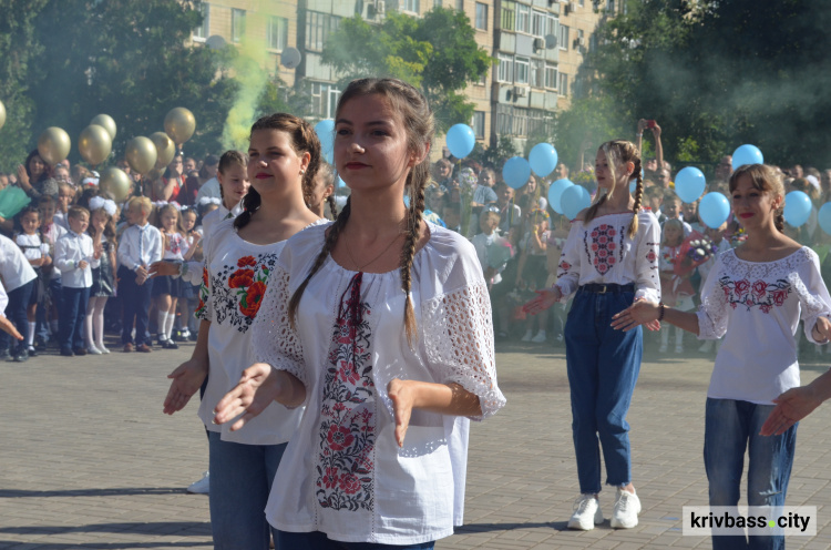 У Кривому Розі золоті та срібні медалі за навчання у школі отримають 176 випускників