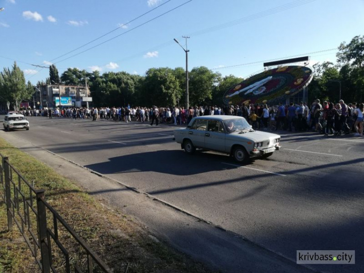 В Кривом Роге провели марш "За традиционные семейные ценности" (ФОТОРЕПОРТАЖ, ВИДЕО)