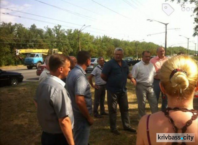 В Кривом Роге тестировали технику, которая будет очищать асфальт от пыли (ФОТО)