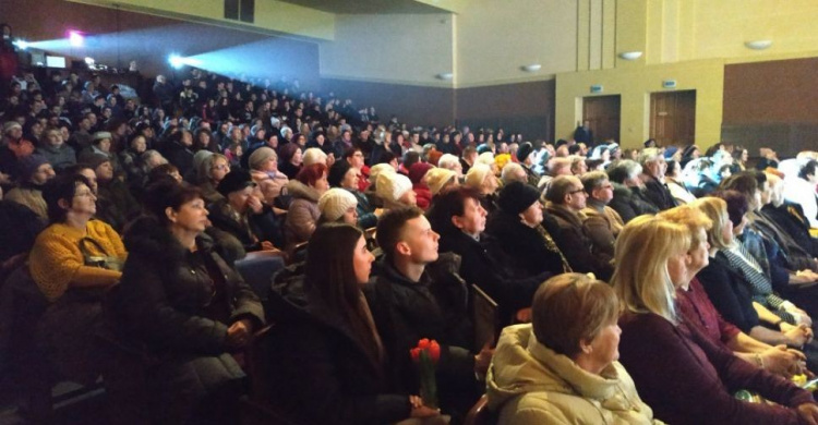 В Кривом Роге женщинам вручили городские награды и подарки (фото)