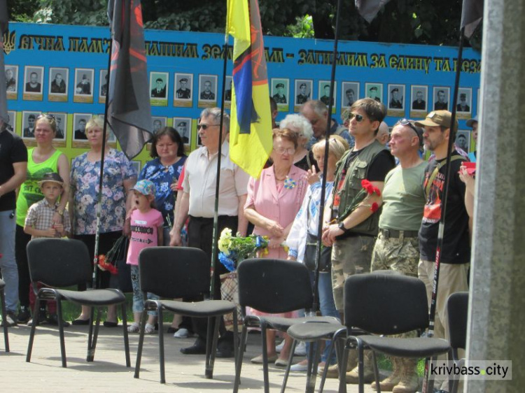 Комбат и замкомбата батальона "Кривбасс" попросили прощения у родных погибших бойцов (фото)