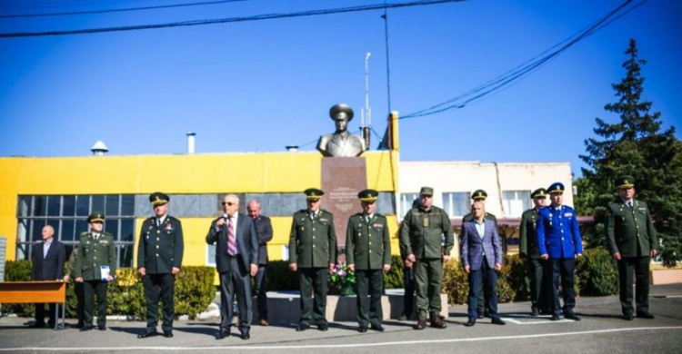 В Кривой Роге представили нового руководителя Нацгвардии области и вручили ключи от машин(фото)