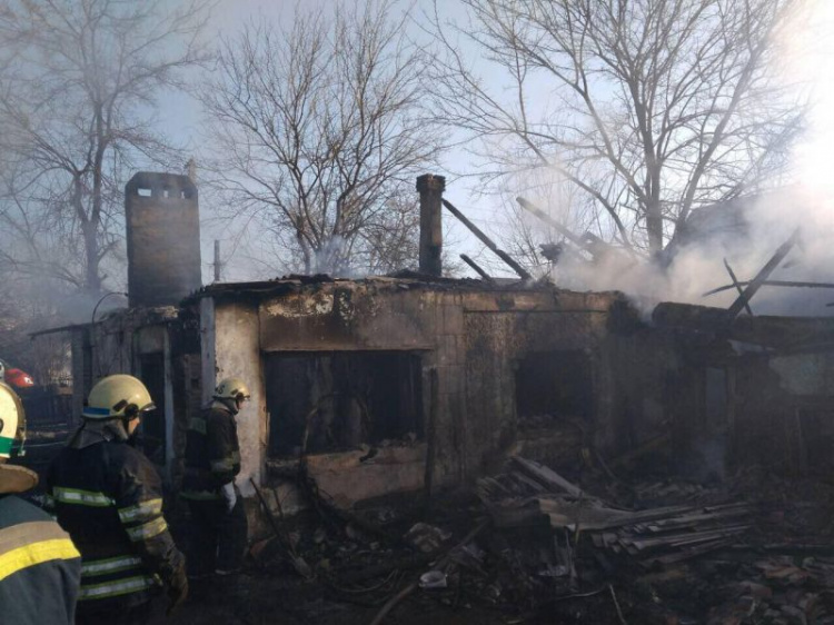 Жуткая трагедия в Кривом  Роге: при  пожаре погибли дети и мужчина (фото)