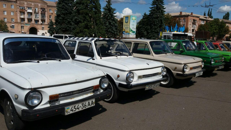 В Кривом Роге прошла выставка раритетных автомобилей (ФОТО)